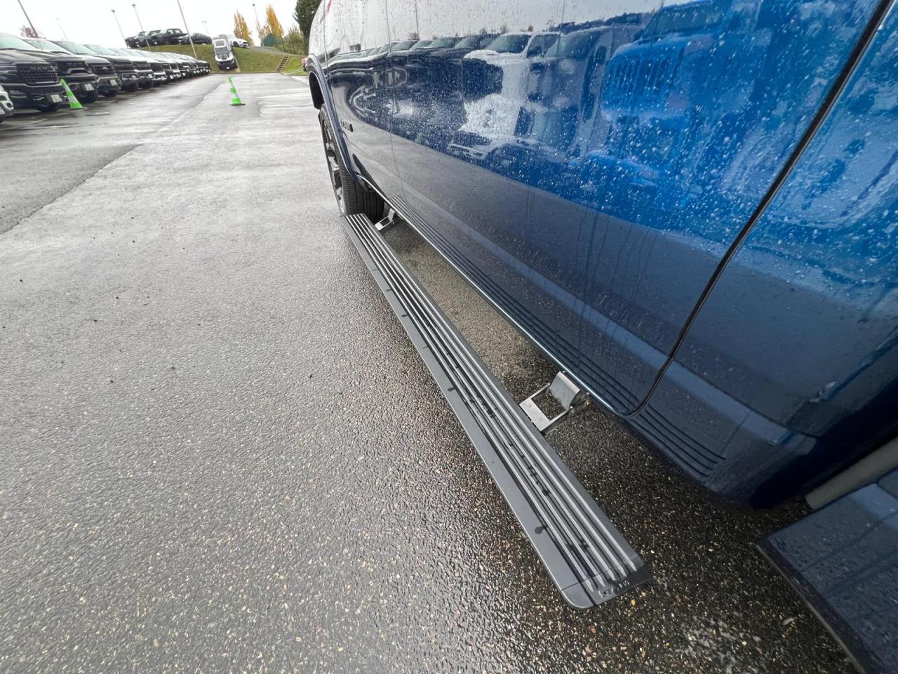 DODGE RAM 1500 Crew Limited Night Edition RAMBOX