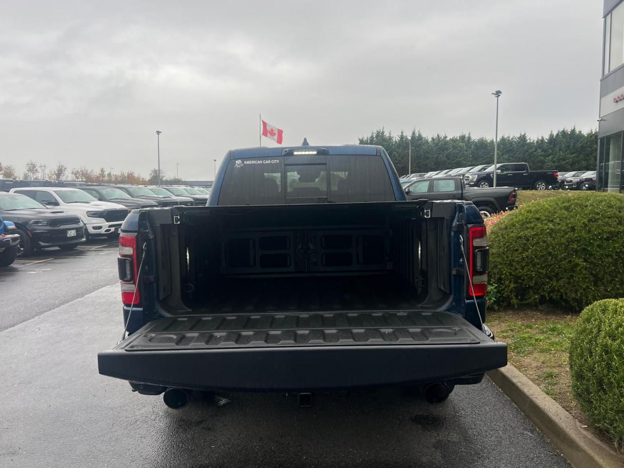 DODGE RAM 1500 Crew Limited Night Edition RAMBOX