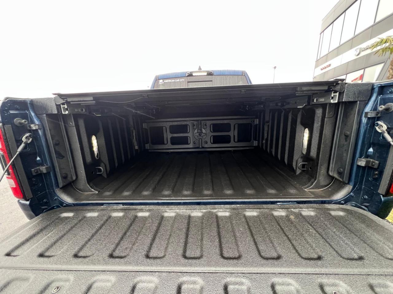 DODGE RAM 1500 Crew Limited Night Edition RAMBOX