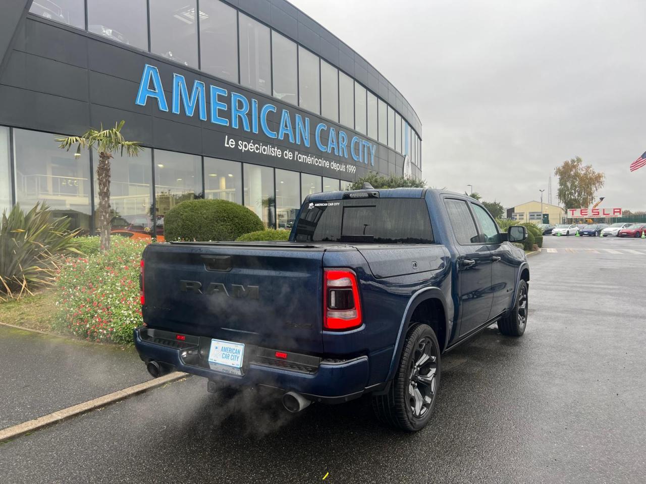 DODGE RAM 1500 Crew Limited Night Edition RAMBOX