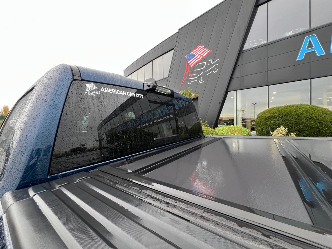 DODGE RAM 1500 Crew Limited Night Edition RAMBOX