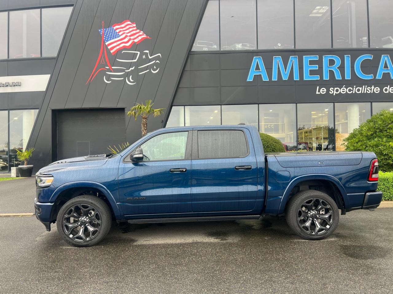 DODGE RAM 1500 Crew Limited Night Edition RAMBOX