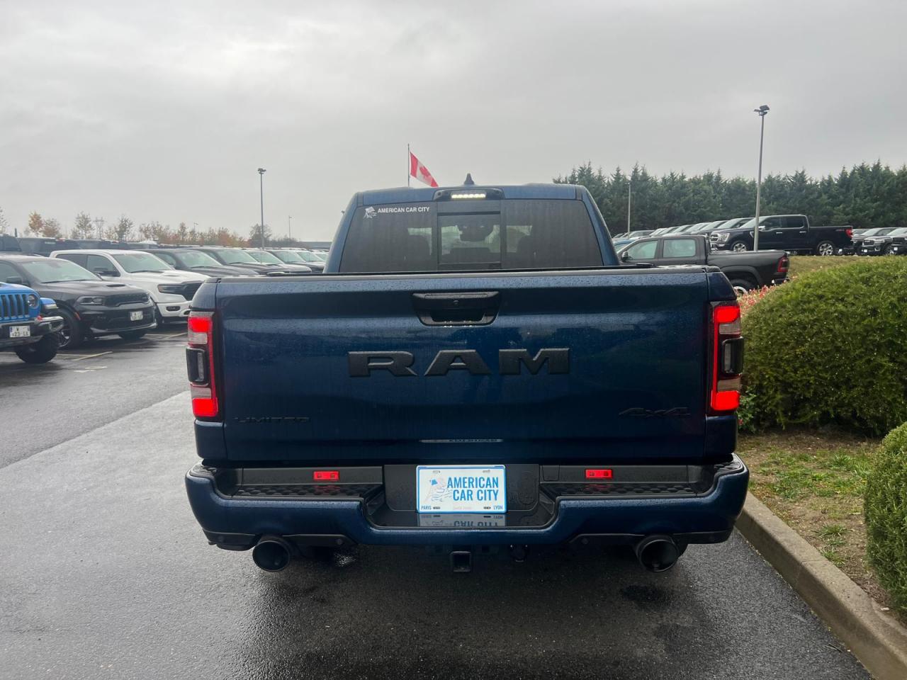 DODGE RAM 1500 Crew Limited Night Edition RAMBOX