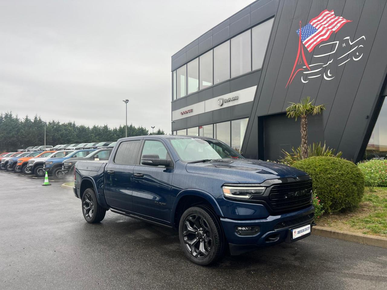 DODGE RAM 1500 Crew Limited Night Edition RAMBOX