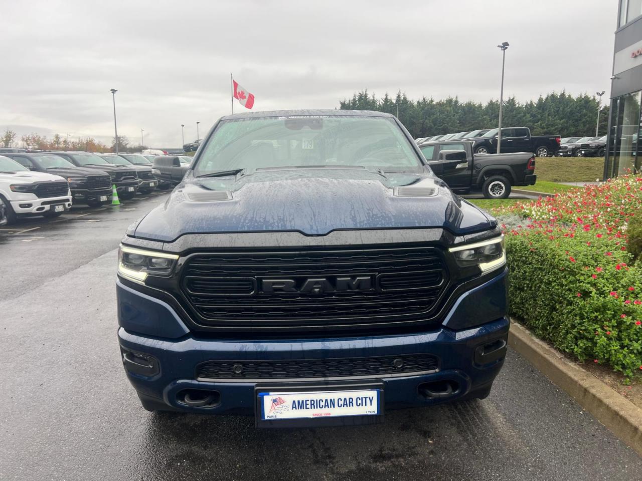 DODGE RAM 1500 Crew Limited Night Edition RAMBOX