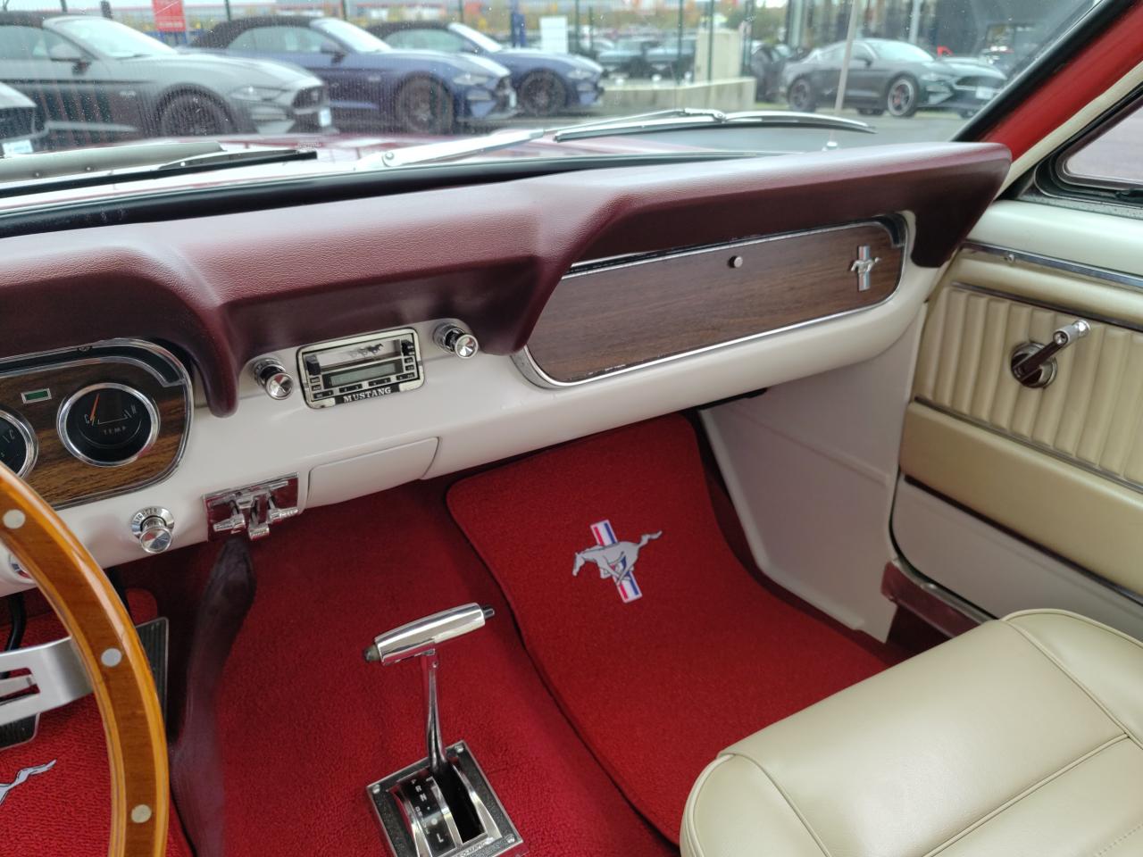 FORD MUSTANG COUPE code C intérieur Pony