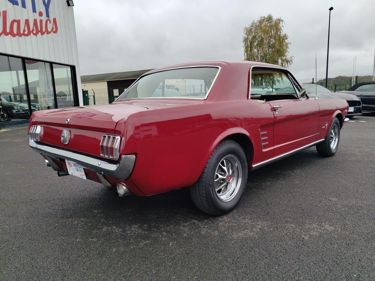 FORD MUSTANG COUPE code C intérieur Pony