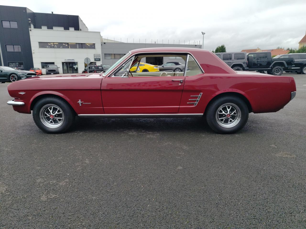 FORD MUSTANG COUPE code C intérieur Pony