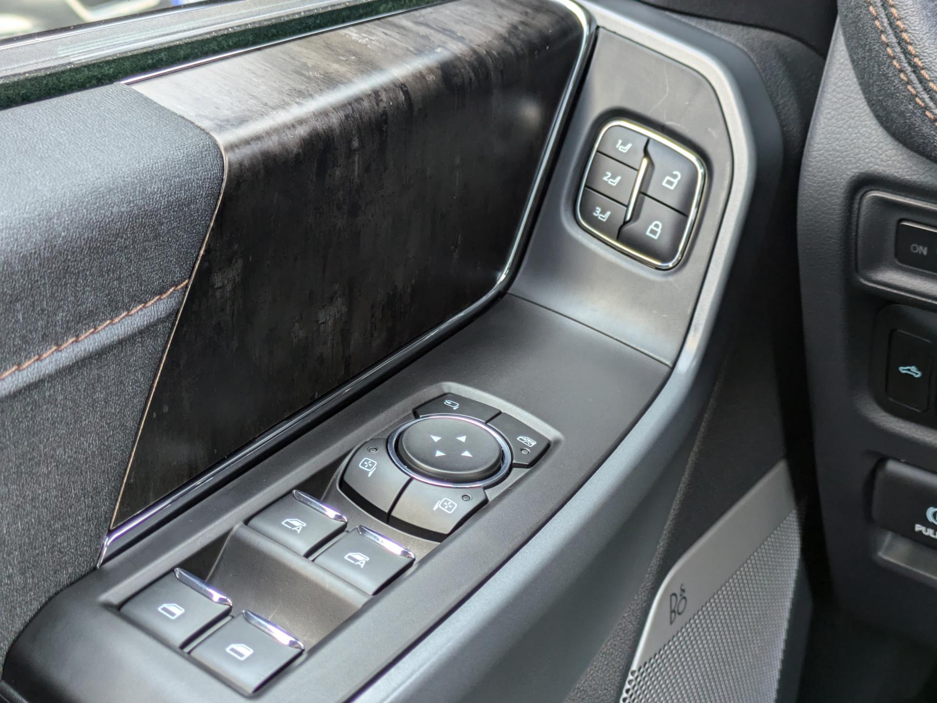 FORD F150 Lightning Lariat Extended-Range