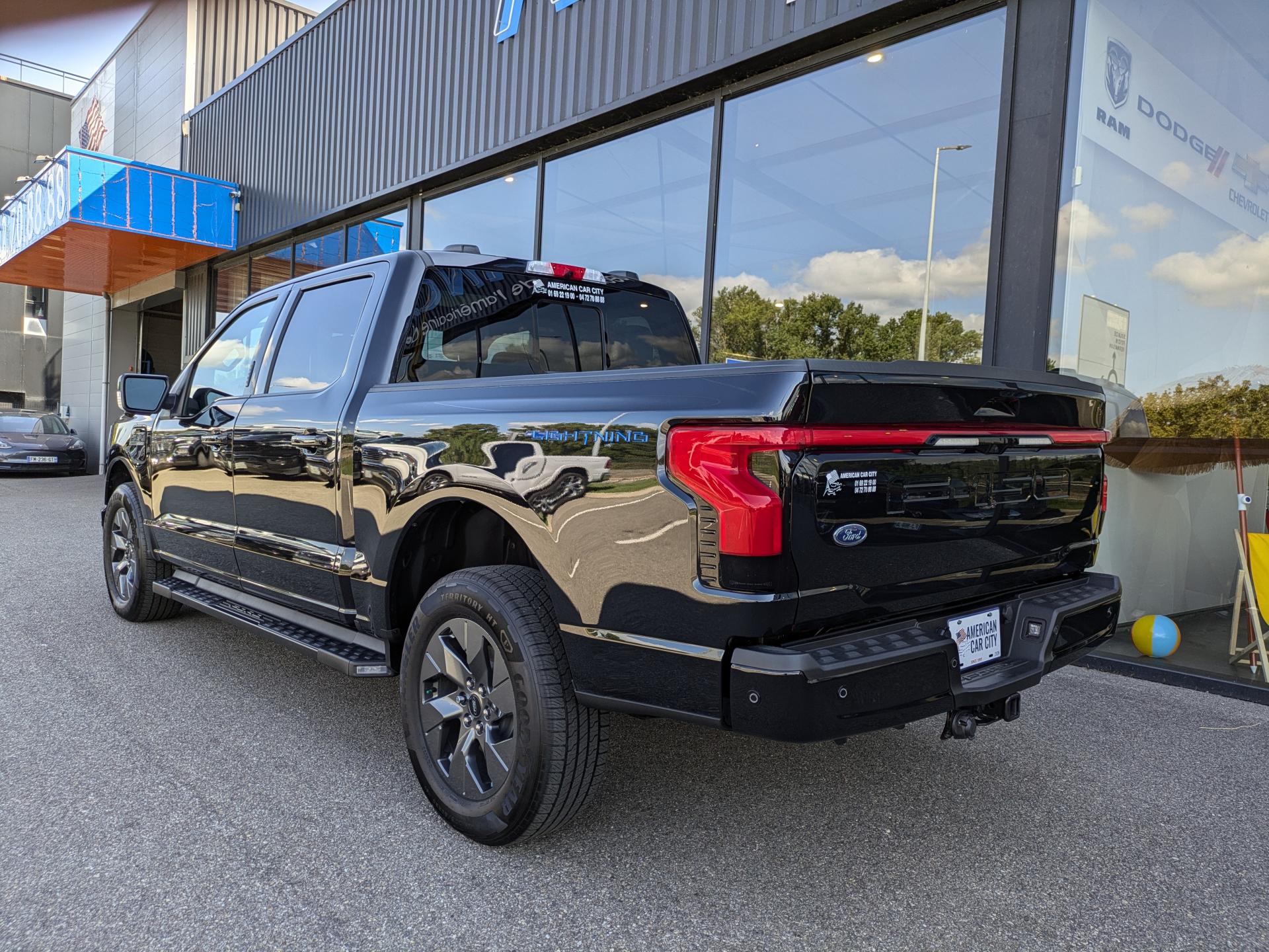 FORD F150 Lightning Lariat Extended-Range