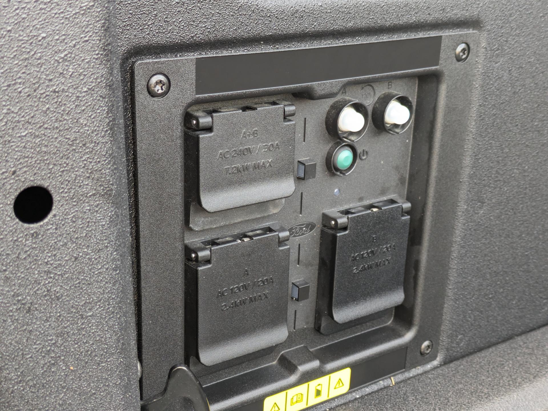 FORD F150 Lightning Lariat Extended-Range