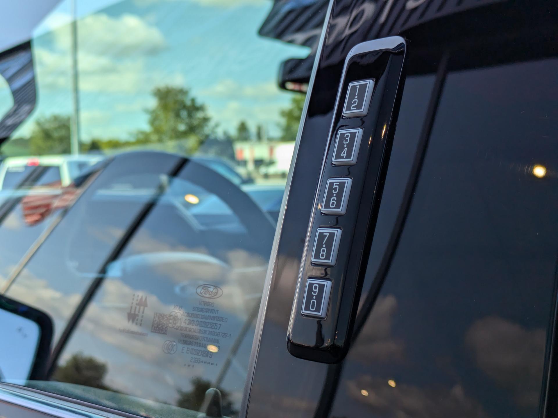 FORD F150 Lightning Lariat Extended-Range