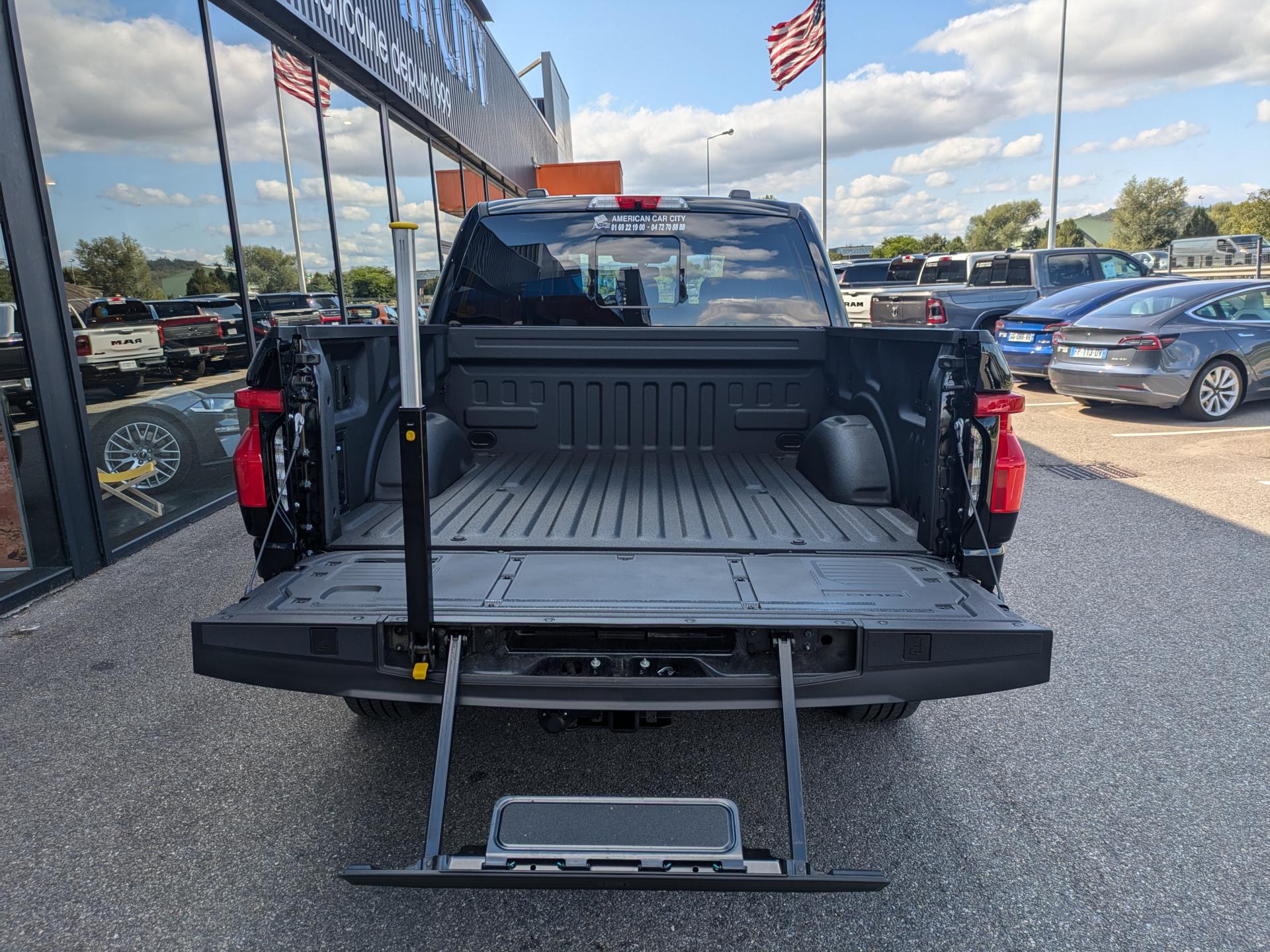 FORD F150 Lightning Lariat Extended-Range