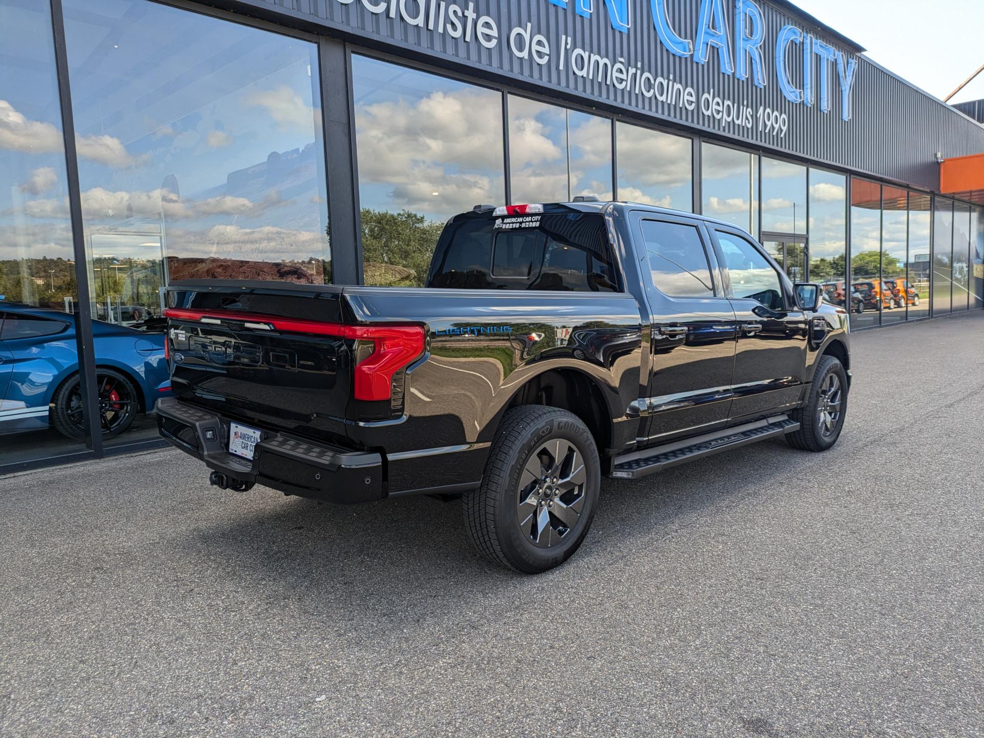 FORD F150 Lightning Lariat Extended-Range