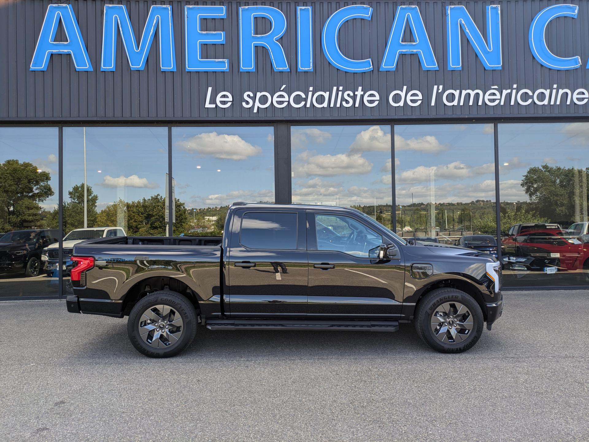 FORD F150 Lightning Lariat Extended-Range