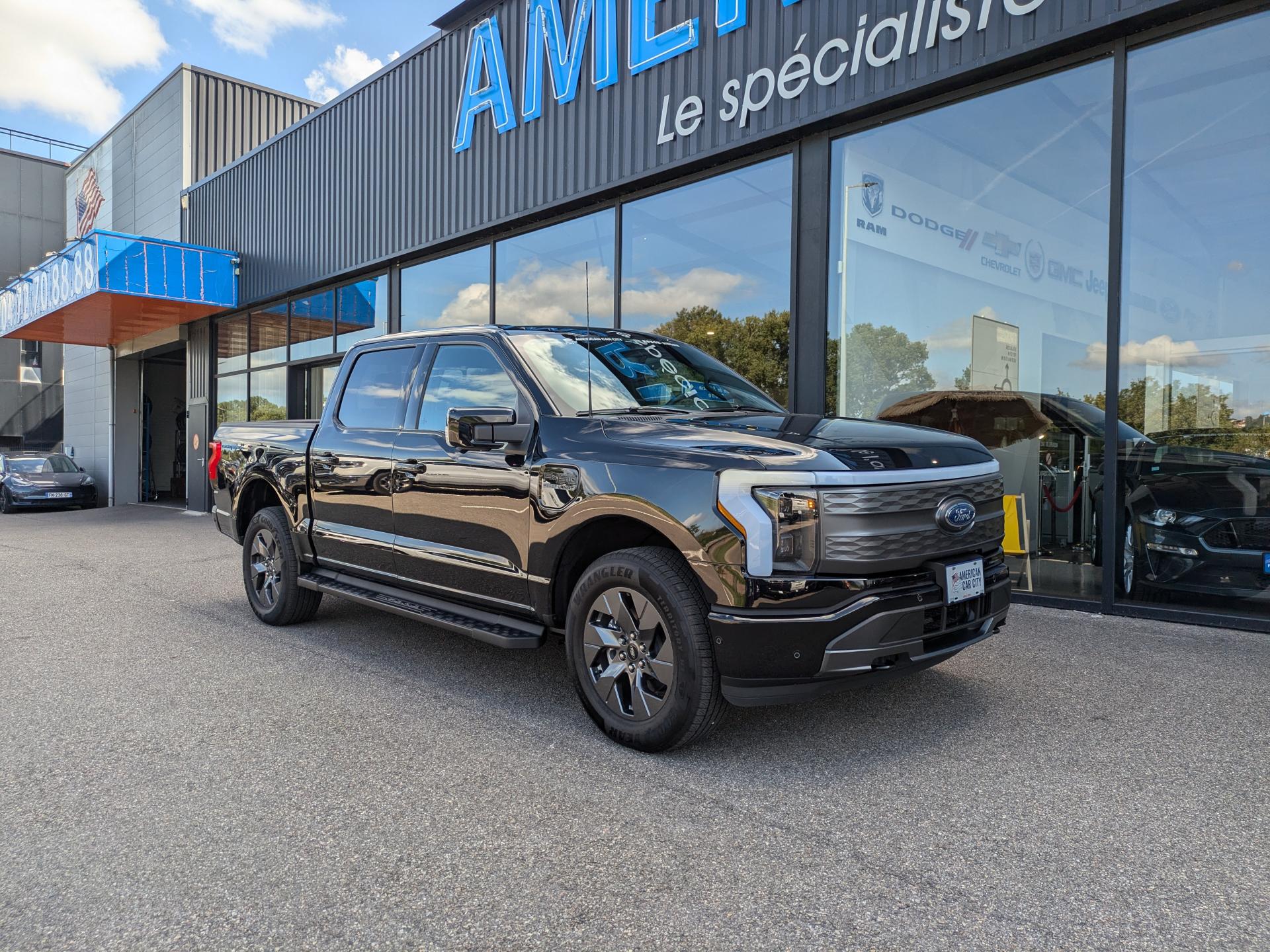 FORD F150 Lightning Lariat Extended-Range