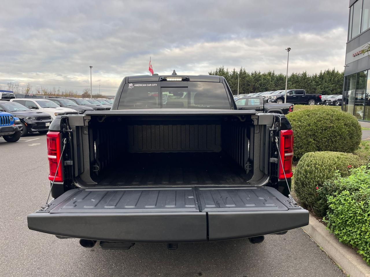 DODGE RAM 1500 CREW LIMITED NIGHT EDITION RAMBOX HAYON MULTI