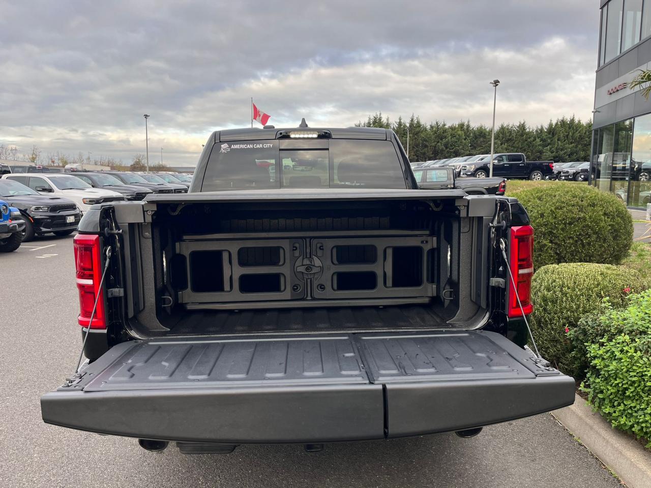 DODGE RAM 1500 CREW LIMITED NIGHT EDITION RAMBOX HAYON MULTI