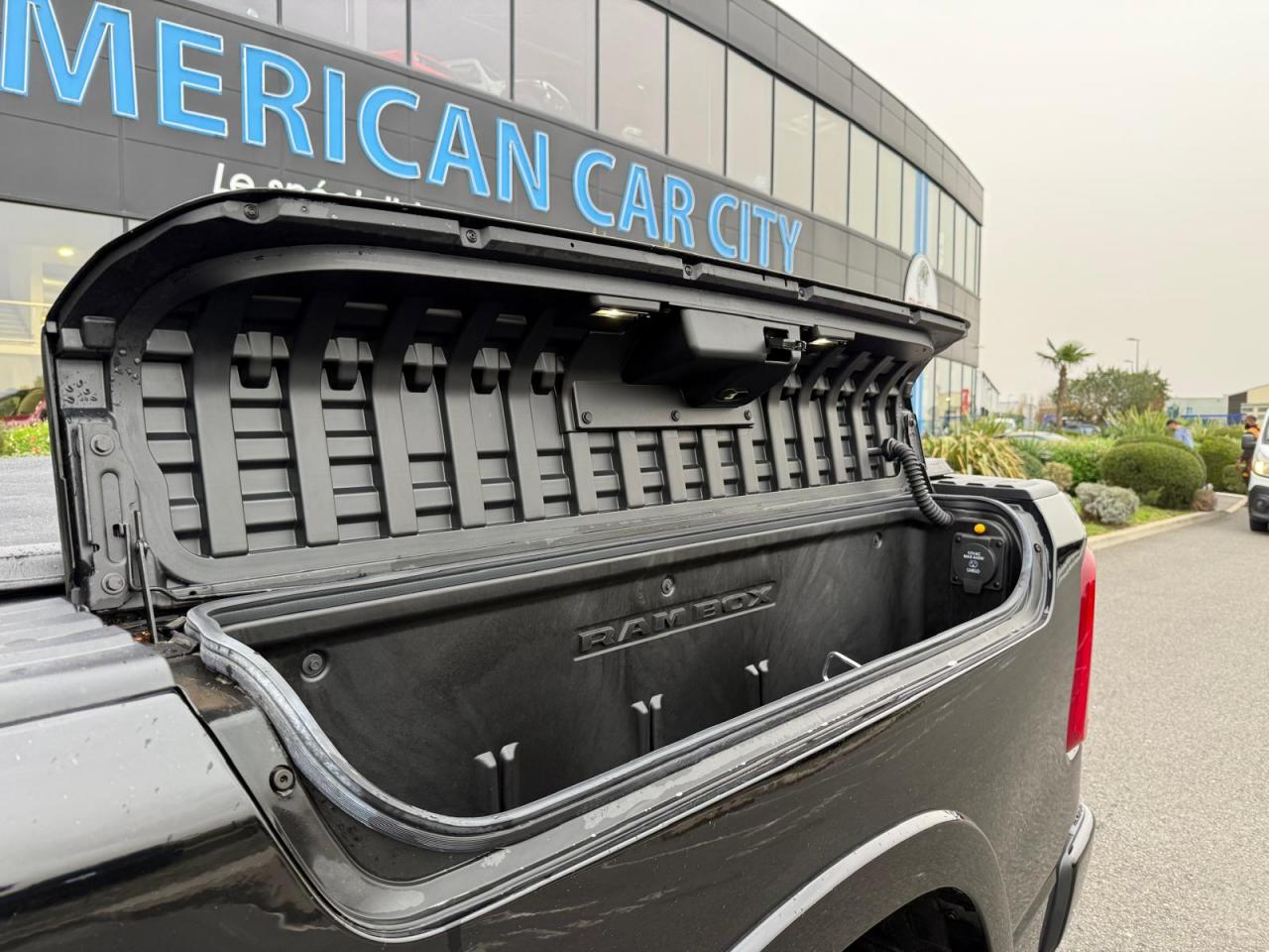 DODGE RAM 1500 CREW LIMITED NIGHT EDITION RAMBOX HAYON MULTI