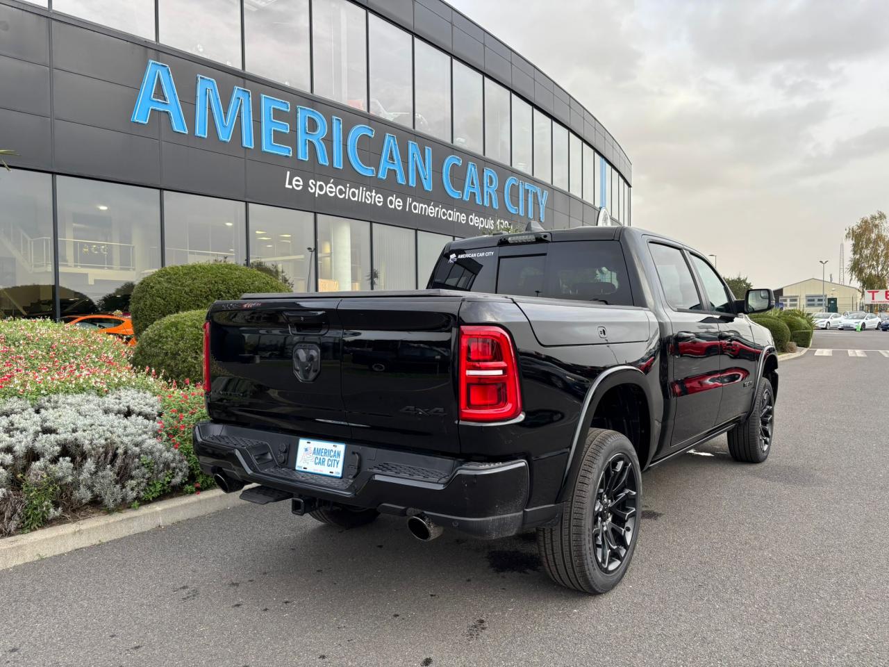 DODGE RAM 1500 CREW LIMITED NIGHT EDITION RAMBOX HAYON MULTI