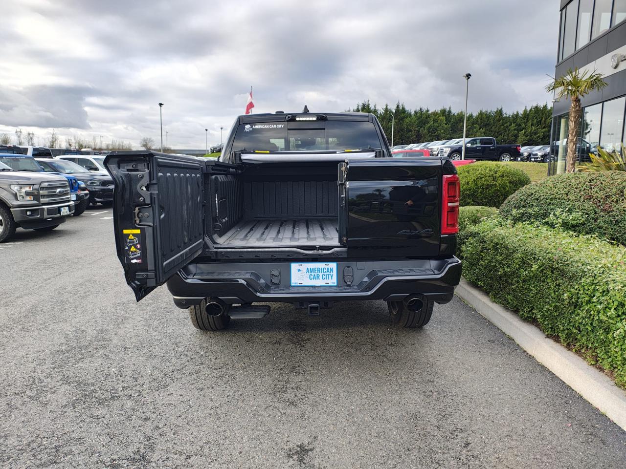 DODGE RAM 1500 CREW LIMITED NIGHT EDITION RAMBOX HAYON MULTI