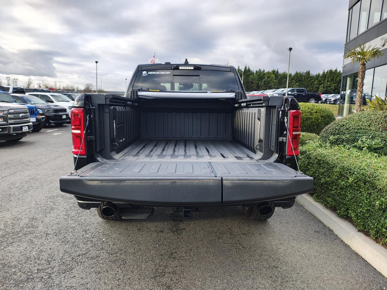 DODGE RAM 1500 CREW LIMITED NIGHT EDITION RAMBOX HAYON MULTI