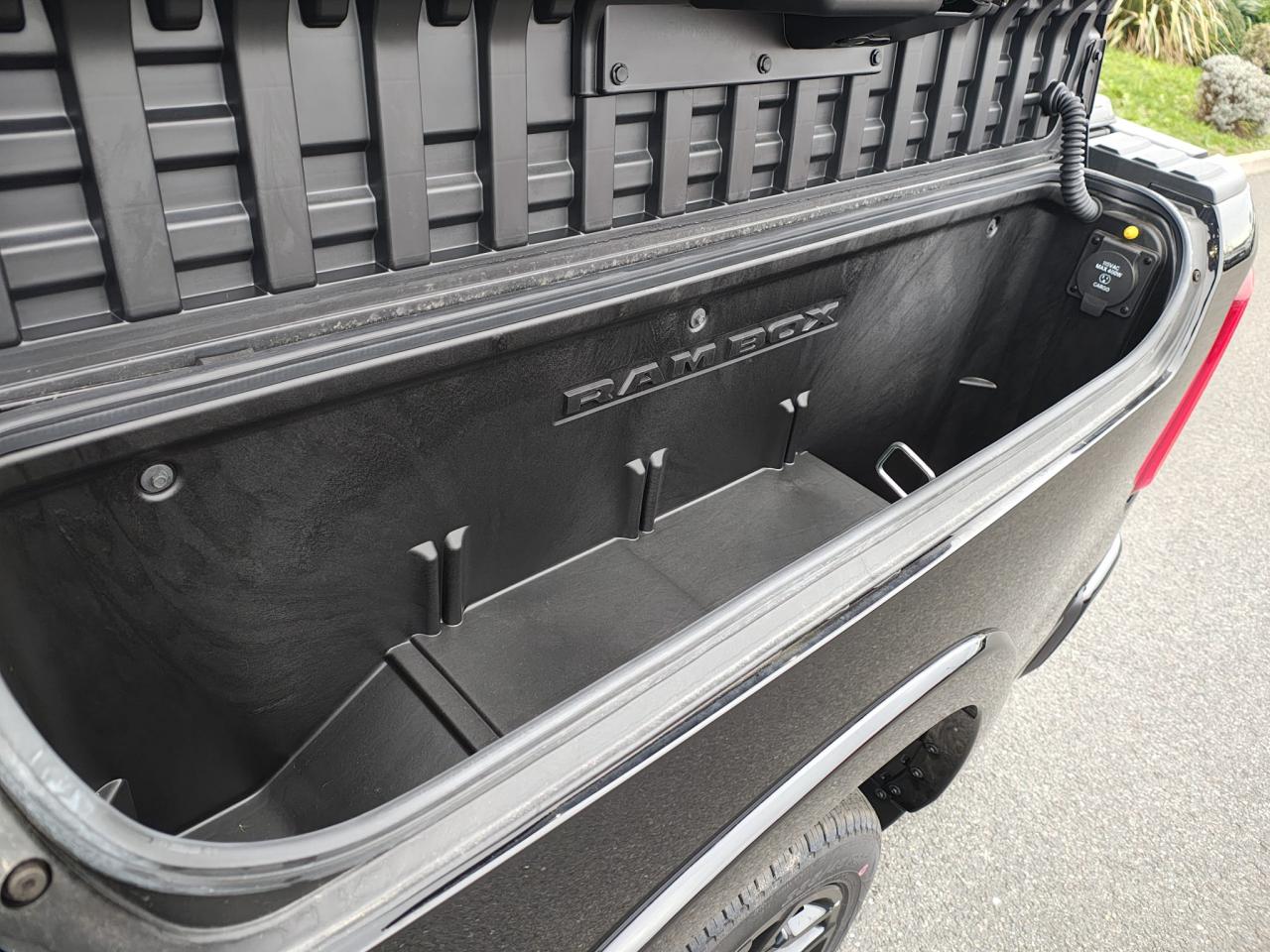 DODGE RAM 1500 CREW LIMITED NIGHT EDITION RAMBOX HAYON MULTI