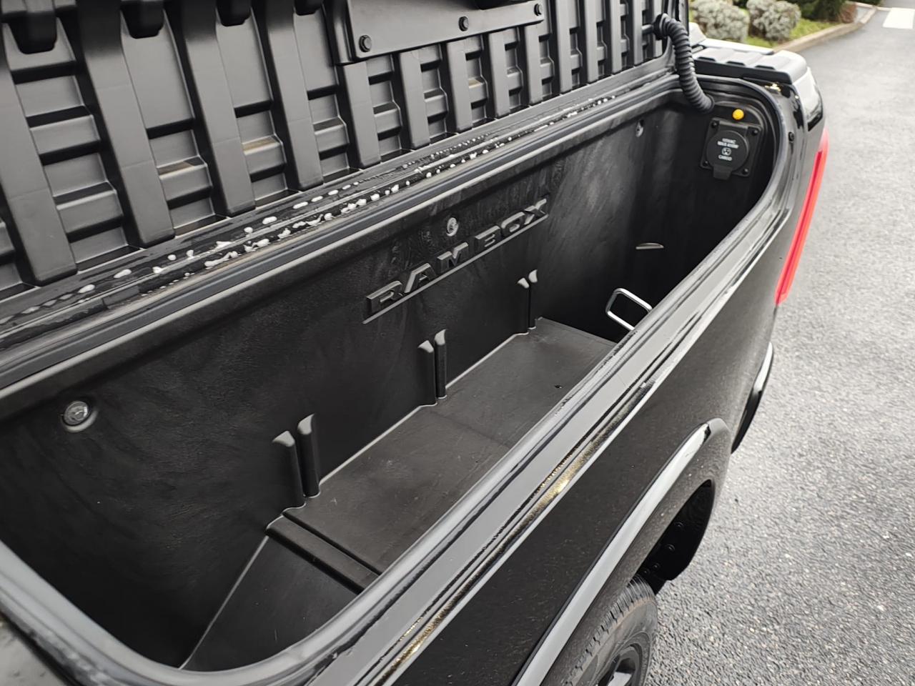 DODGE RAM 1500 CREW LIMITED NIGHT EDITION RAMBOX HAYON MULTI