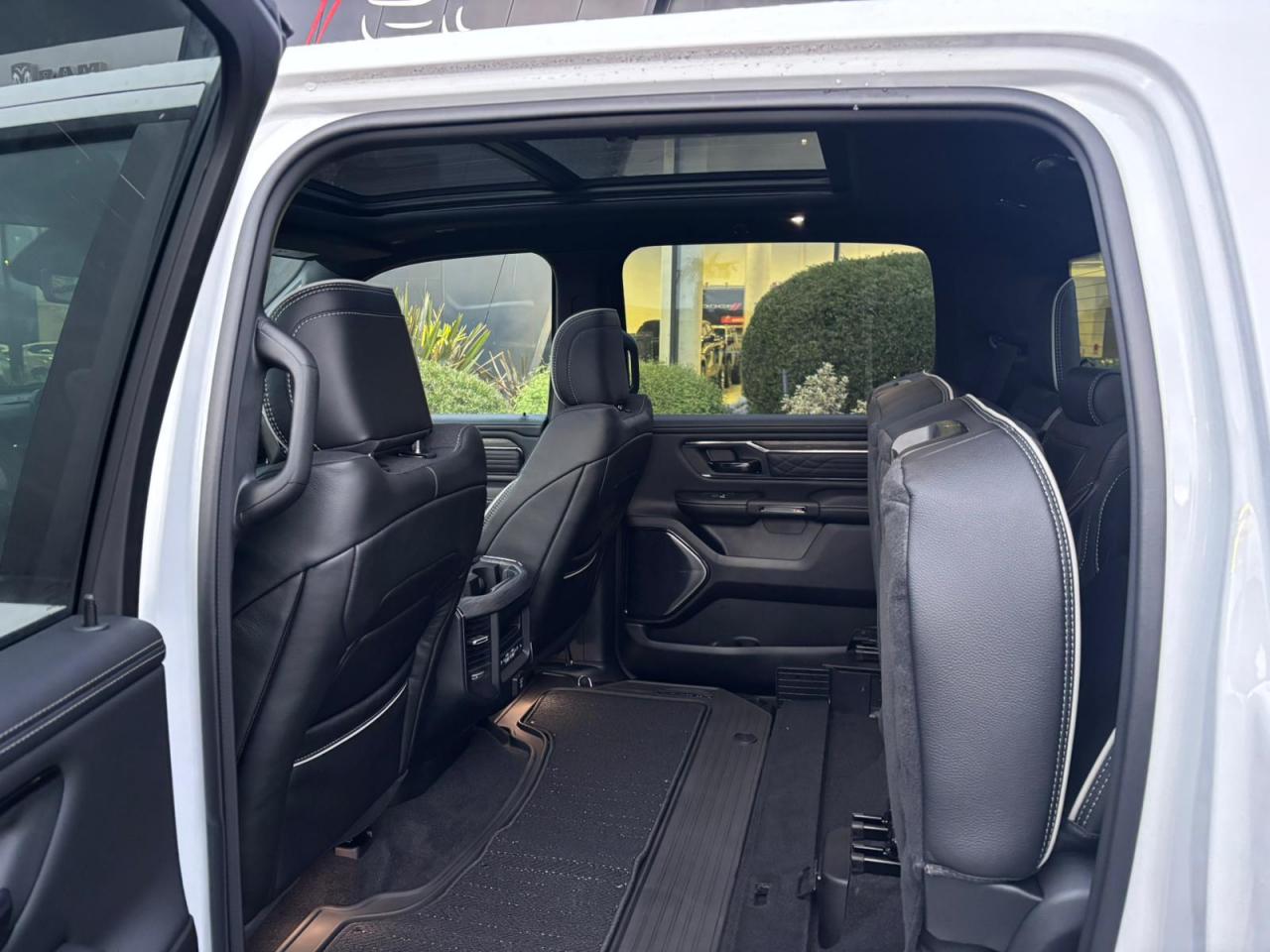 DODGE RAM 1500 CREW LIMITED NIGHT EDITION RAMBOX HAYON MULTI 2025