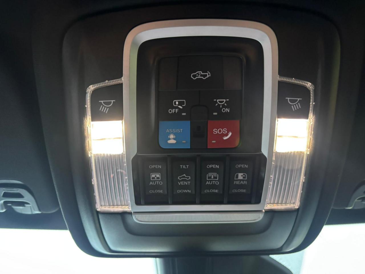 DODGE RAM 1500 CREW LIMITED NIGHT EDITION RAMBOX HAYON MULTI 2025