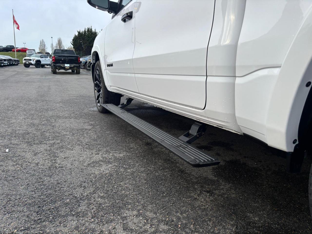 DODGE RAM 1500 CREW LIMITED NIGHT EDITION RAMBOX HAYON MULTI 2025