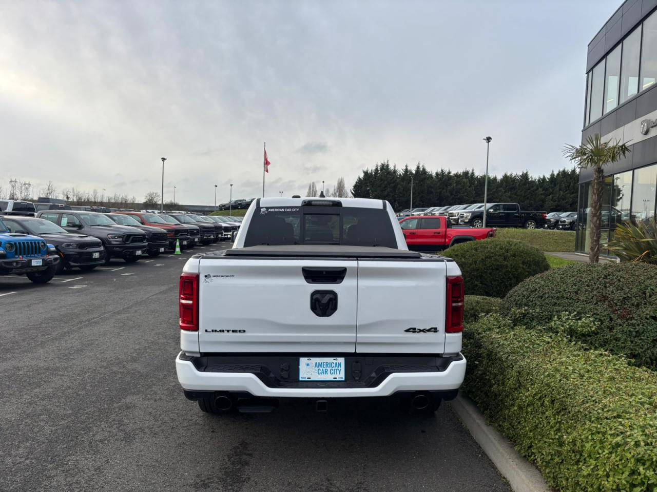 DODGE RAM 1500 CREW LIMITED NIGHT EDITION RAMBOX HAYON MULTI 2025