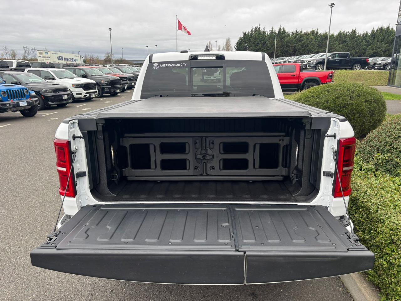 DODGE RAM 1500 CREW LIMITED NIGHT EDITION RAMBOX HAYON MULTI 2025