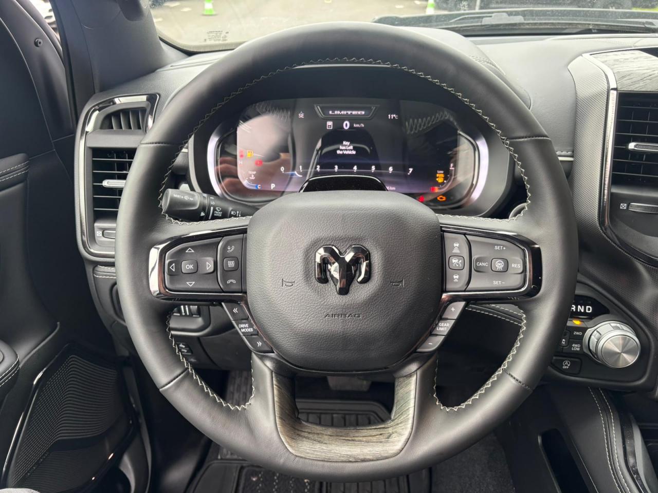 DODGE RAM 1500 CREW LIMITED NIGHT EDITION RAMBOX HAYON MULTI 2025