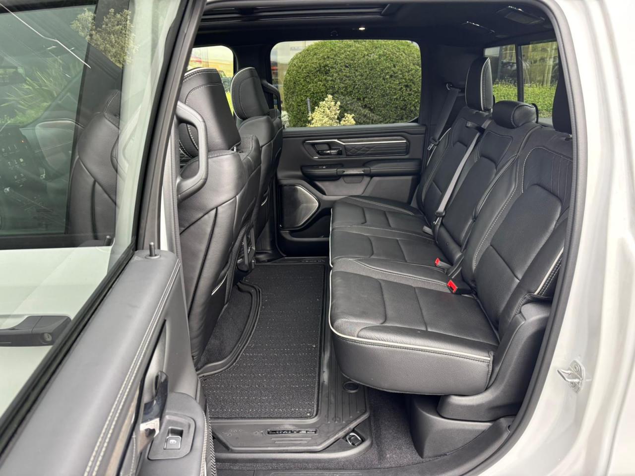 DODGE RAM 1500 CREW LIMITED NIGHT EDITION RAMBOX HAYON MULTI 2025