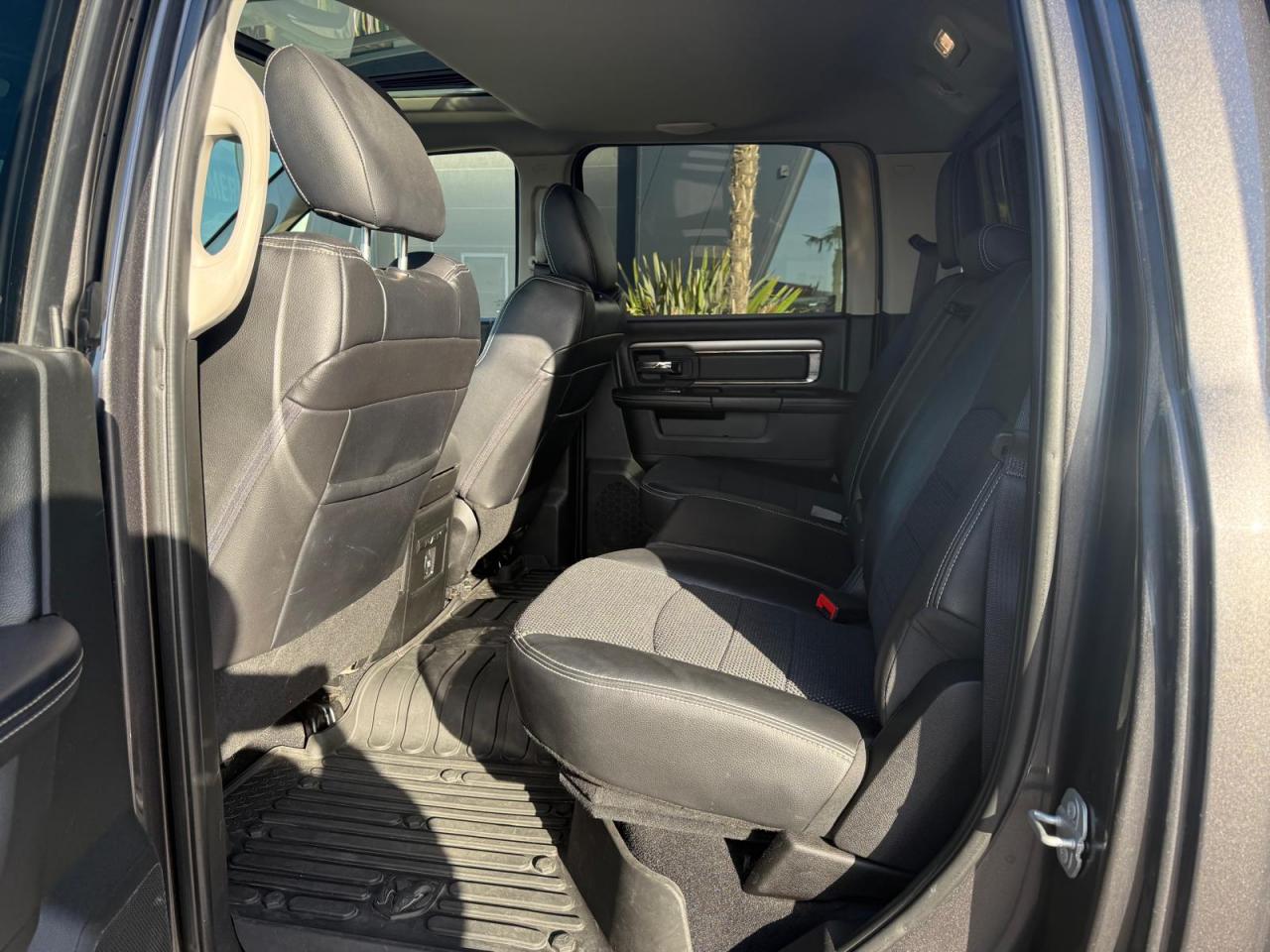 DODGE RAM 1500 CREW SPORT CLASSIC BLACK PACKAGE