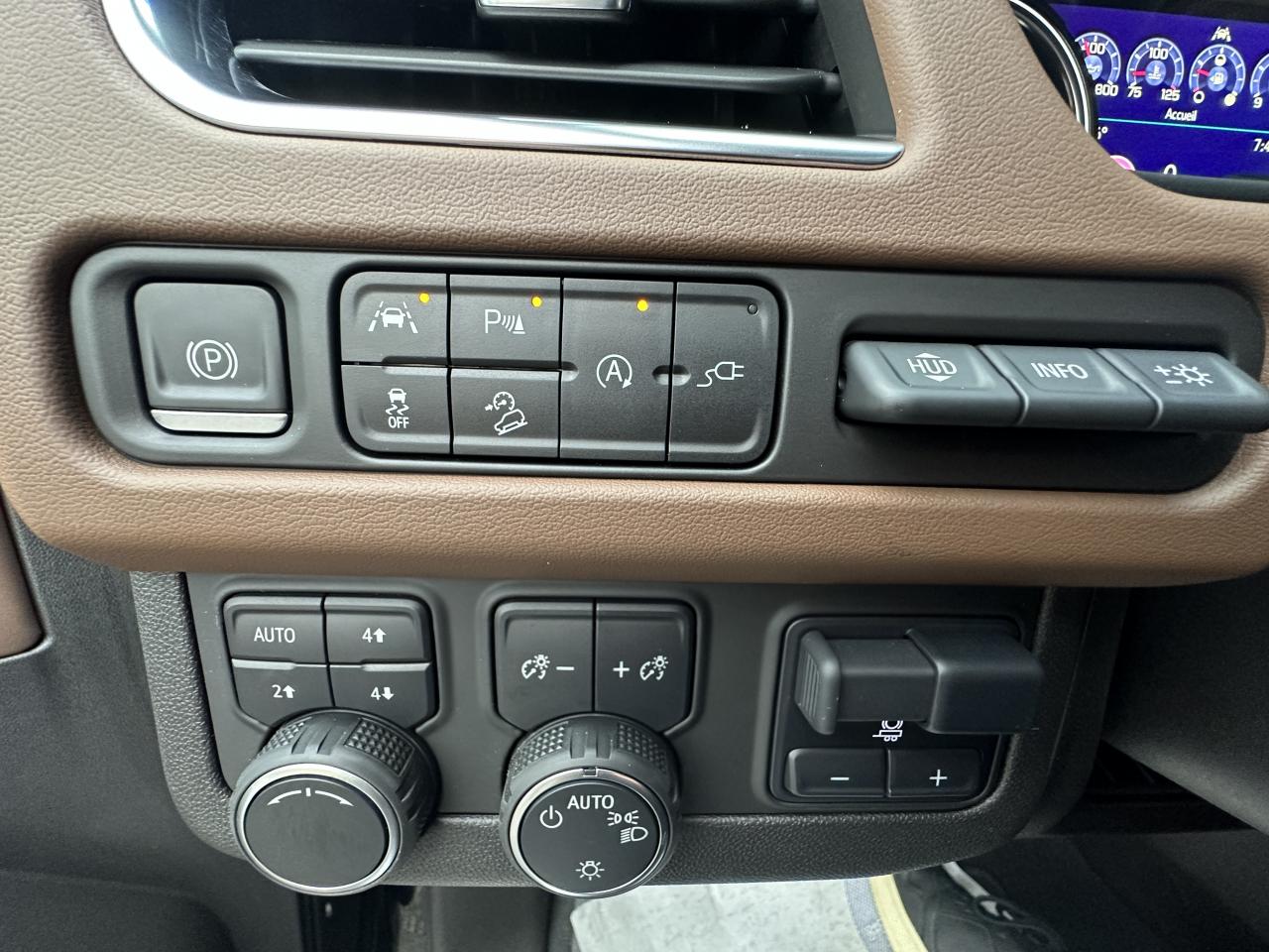 CHEVROLET SUBURBAN HIGH COUNTRY 4x4 V8 6.2L CTTE FOURGON