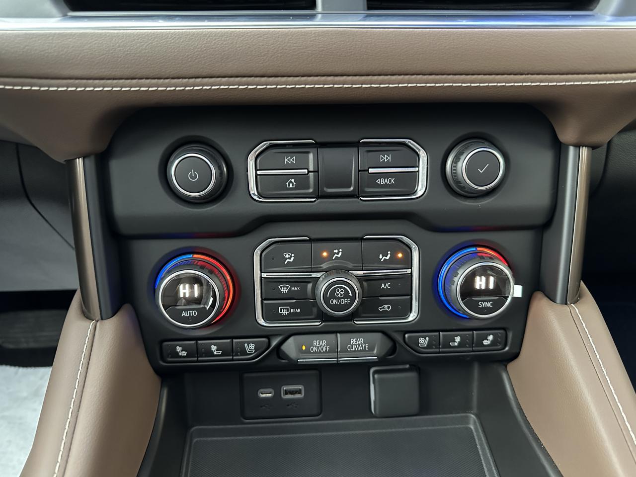 CHEVROLET SUBURBAN HIGH COUNTRY 4x4 V8 6.2L CTTE FOURGON