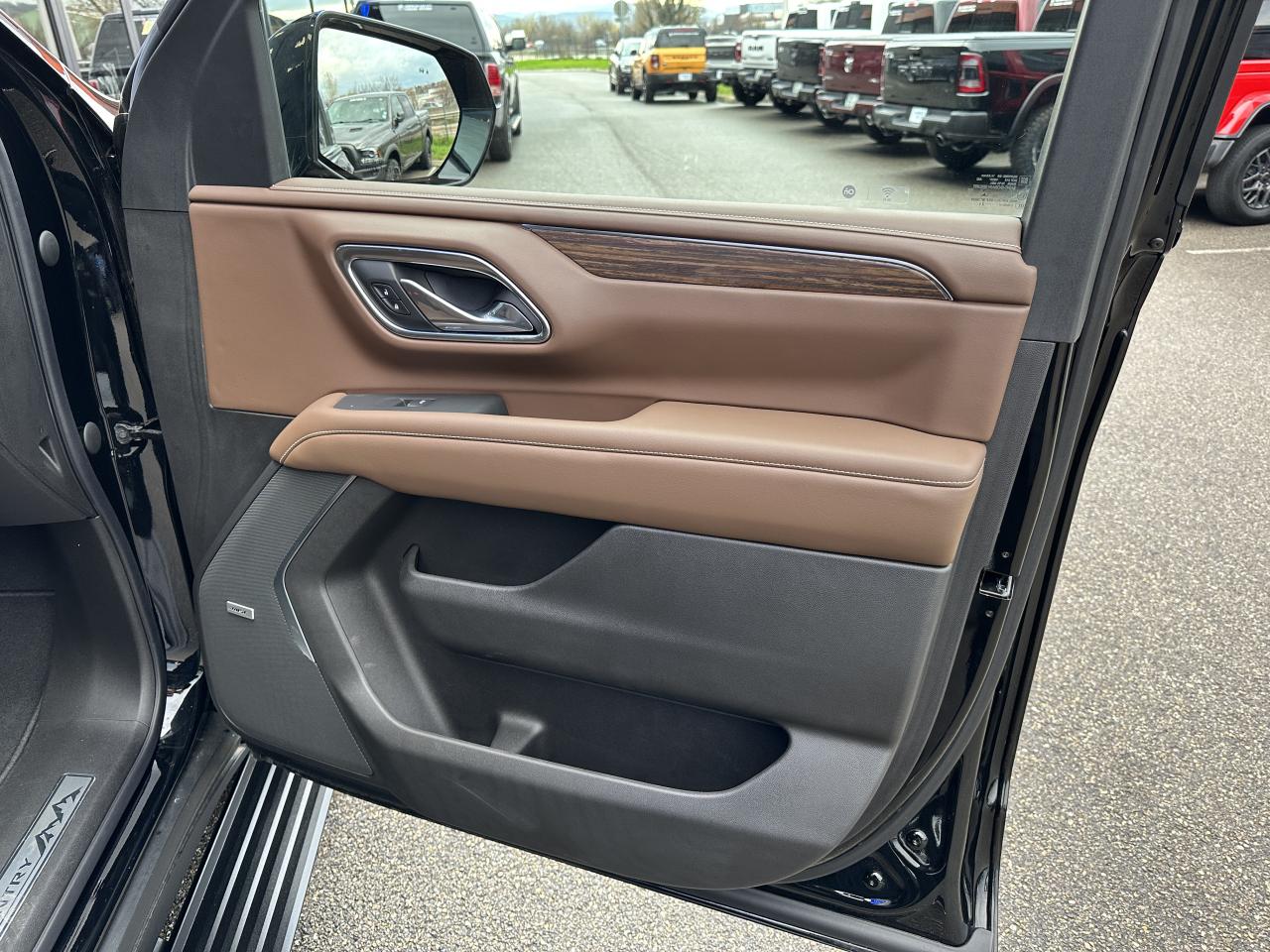 CHEVROLET SUBURBAN HIGH COUNTRY 4x4 V8 6.2L CTTE FOURGON