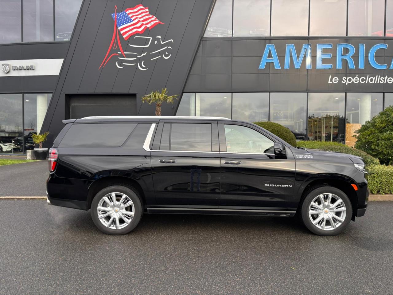 CHEVROLET SUBURBAN HIGH COUNTRY 4x4 V8 6.2L CTTE FOURGON