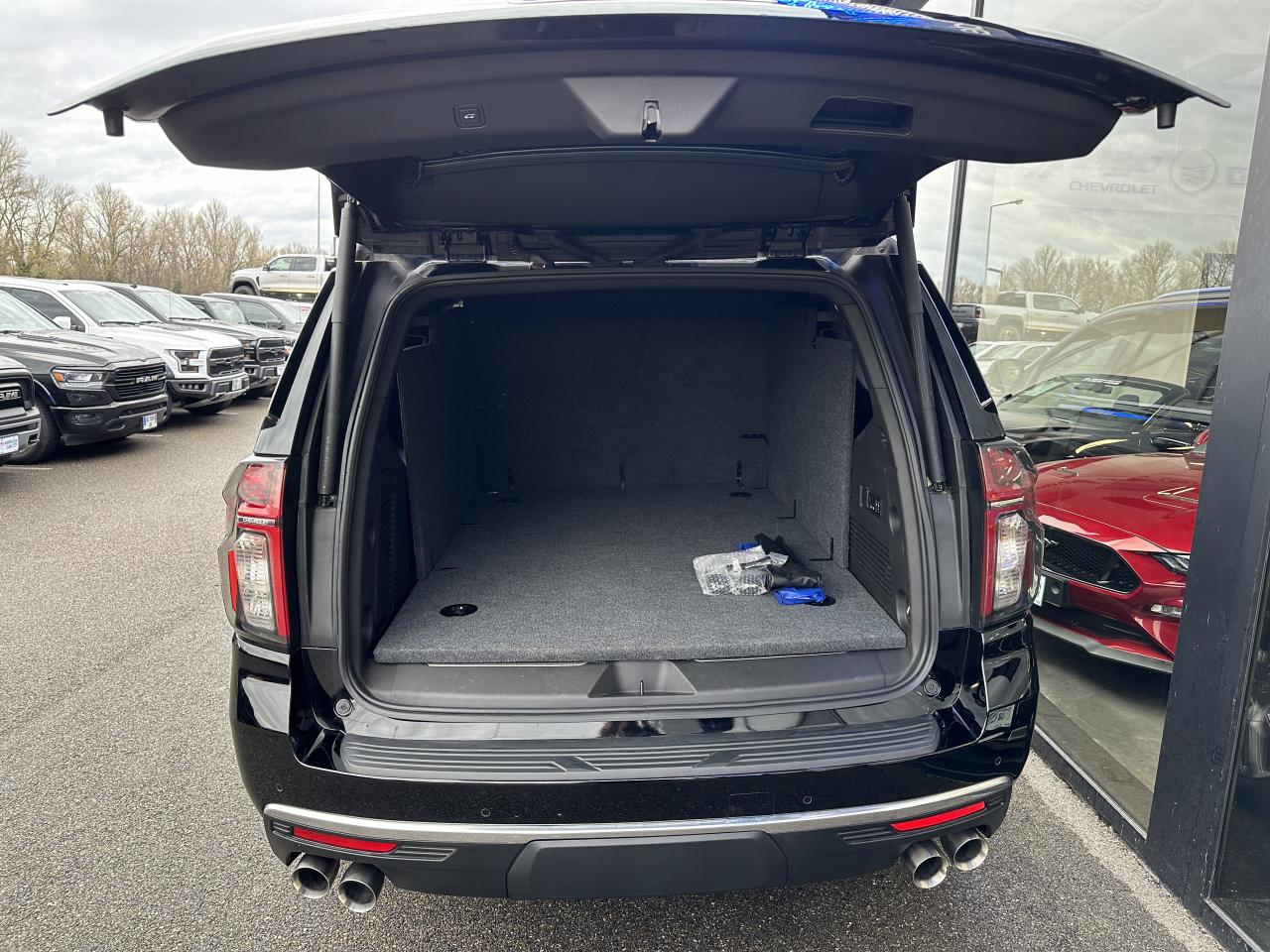 CHEVROLET SUBURBAN HIGH COUNTRY 4x4 V8 6.2L CTTE FOURGON