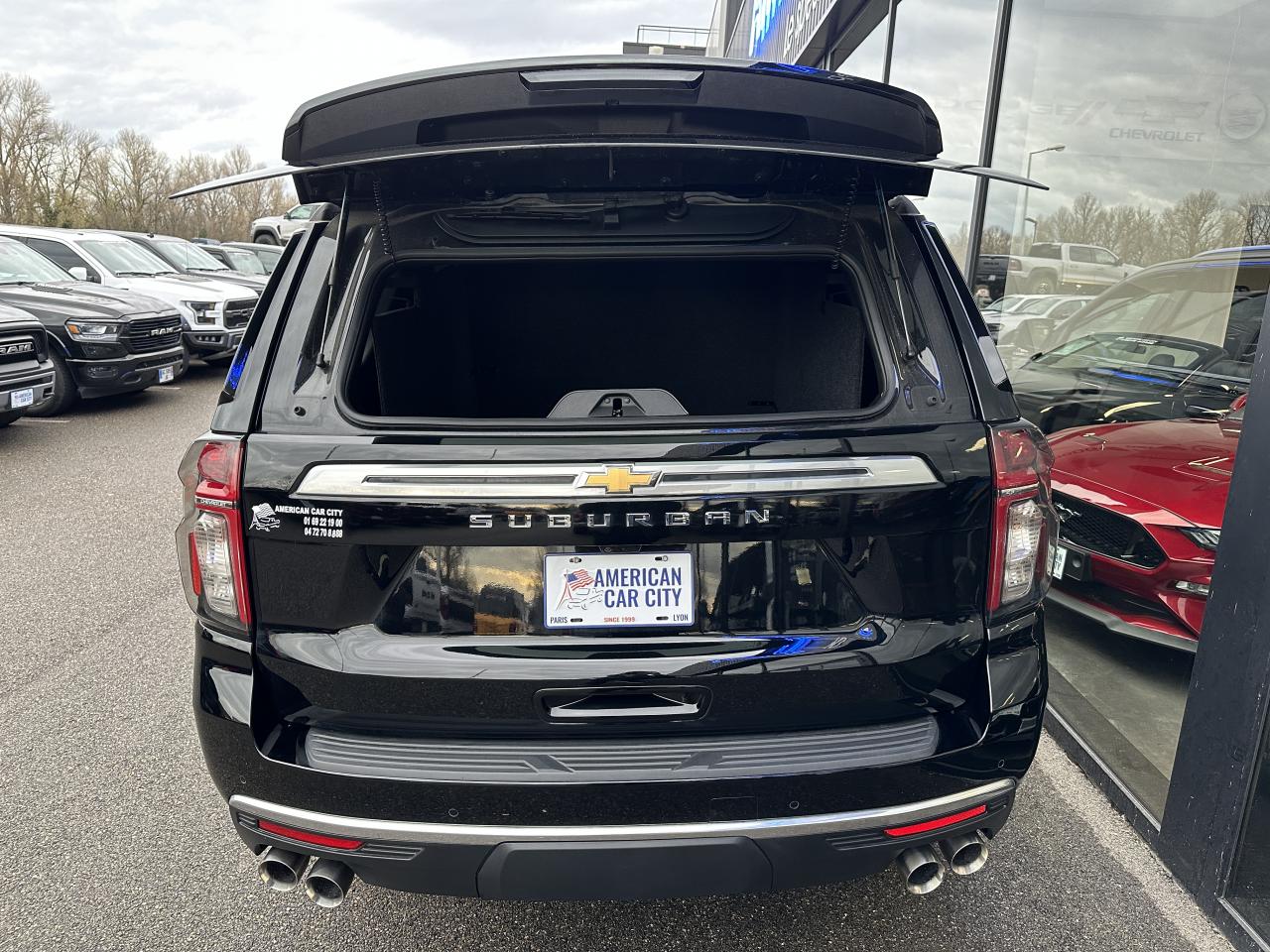 CHEVROLET SUBURBAN HIGH COUNTRY 4x4 V8 6.2L CTTE FOURGON