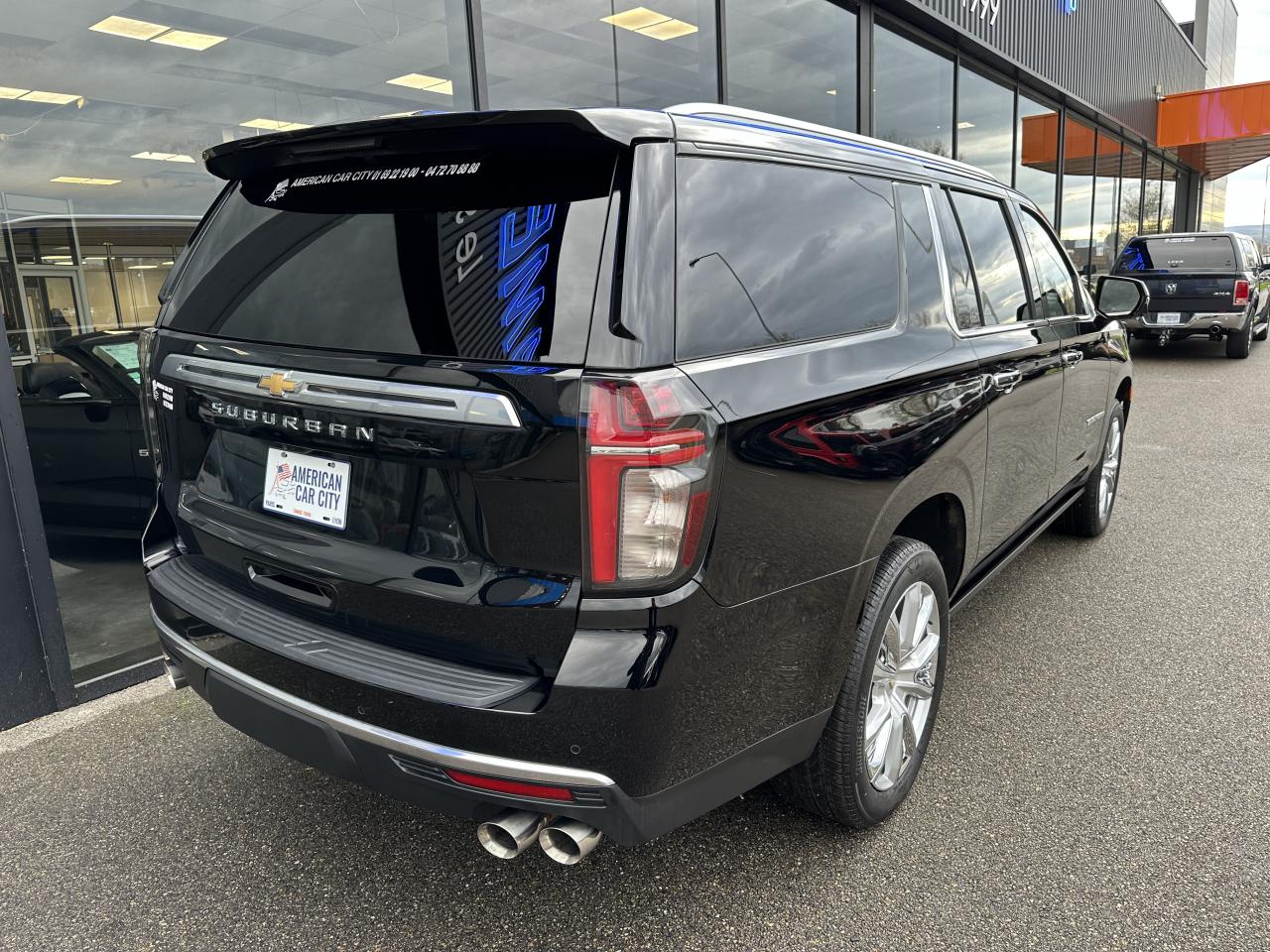 CHEVROLET SUBURBAN HIGH COUNTRY 4x4 V8 6.2L CTTE FOURGON