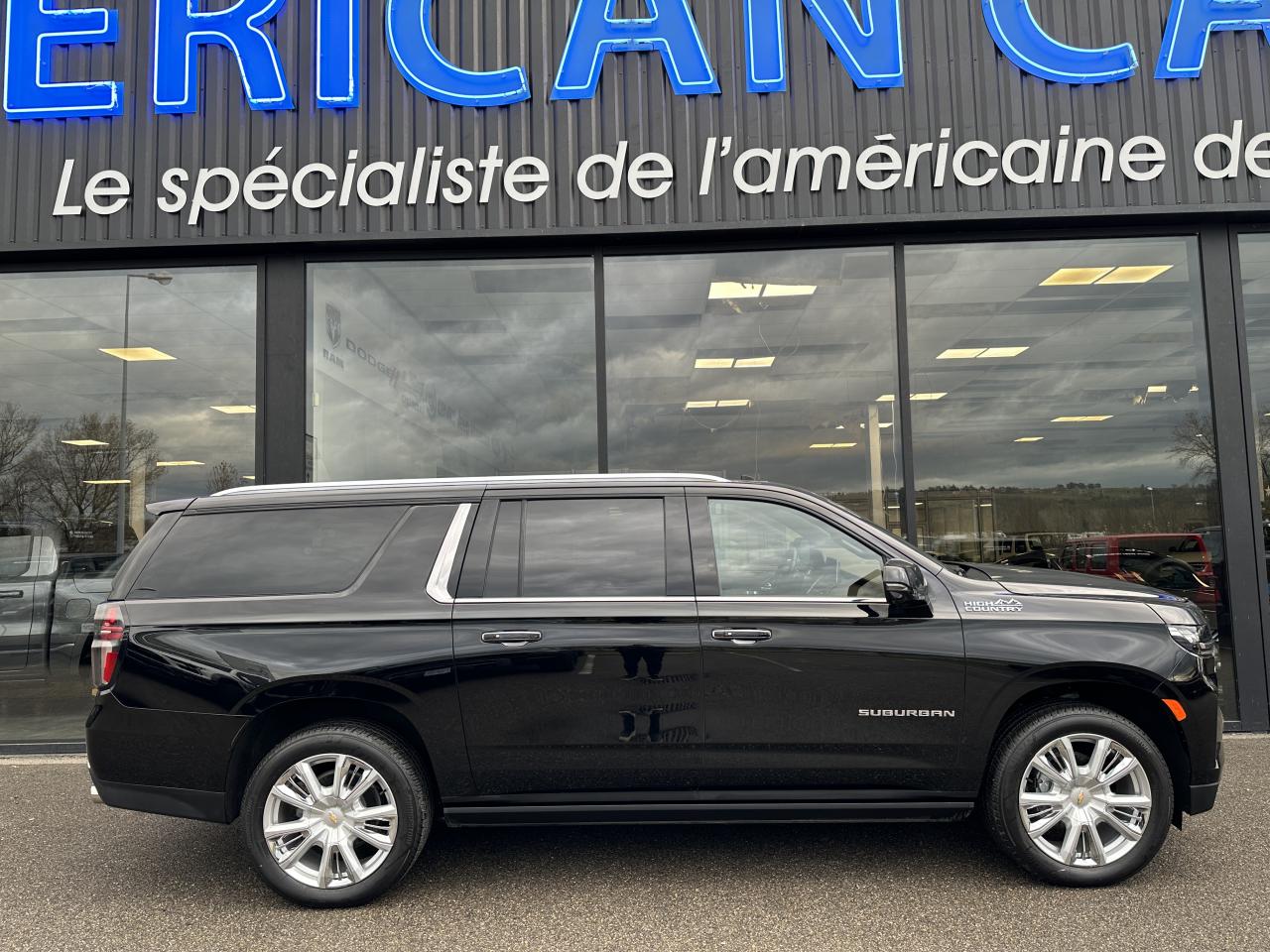 CHEVROLET SUBURBAN HIGH COUNTRY 4x4 V8 6.2L CTTE FOURGON