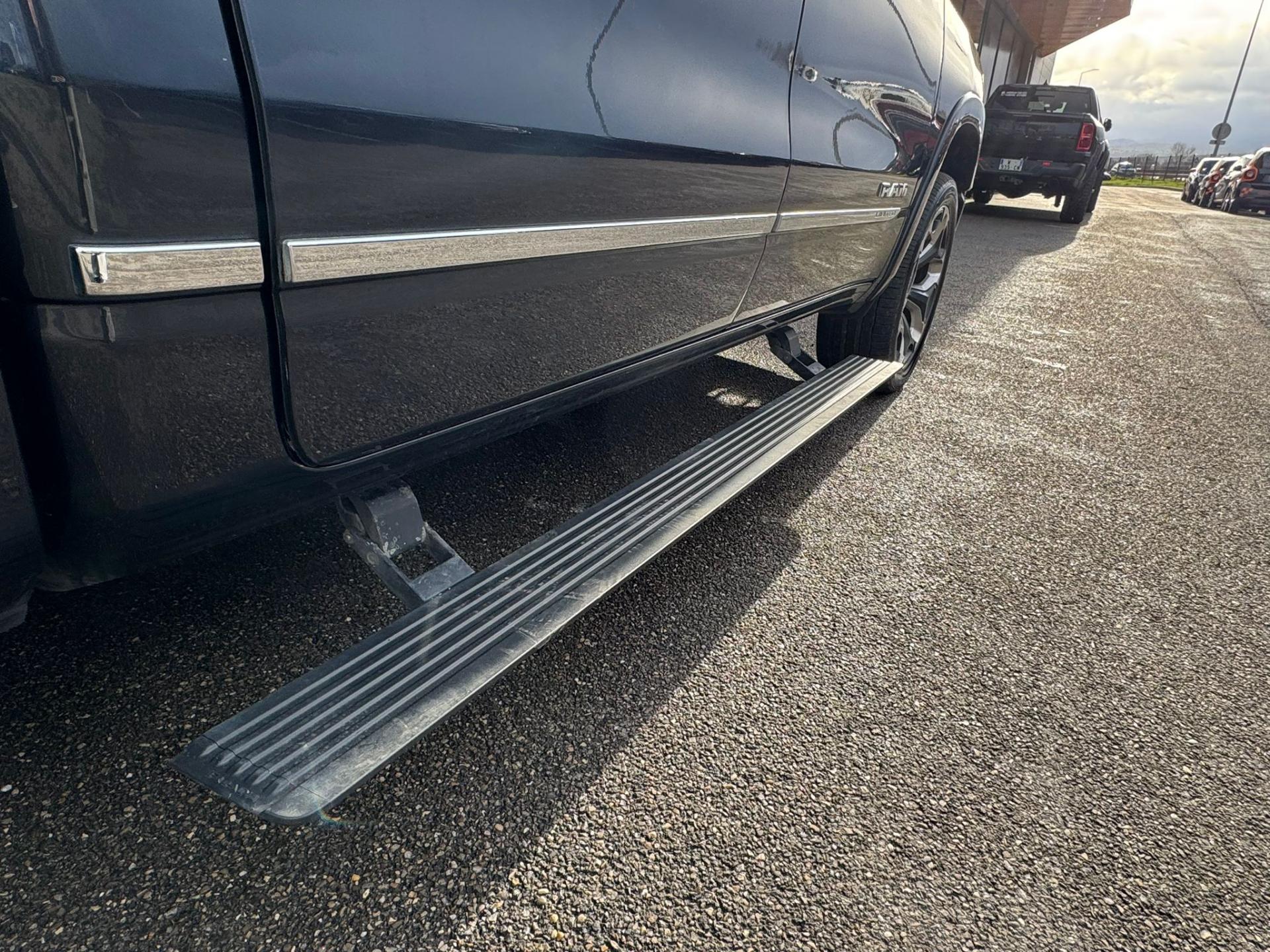 DODGE RAM 1500 CREW CAB LIMITED AIR RAMBOX