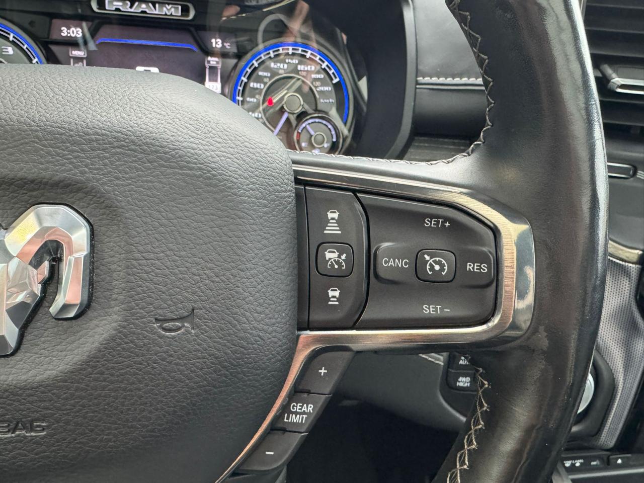 DODGE RAM 1500 CREW CAB LIMITED AIR RAMBOX