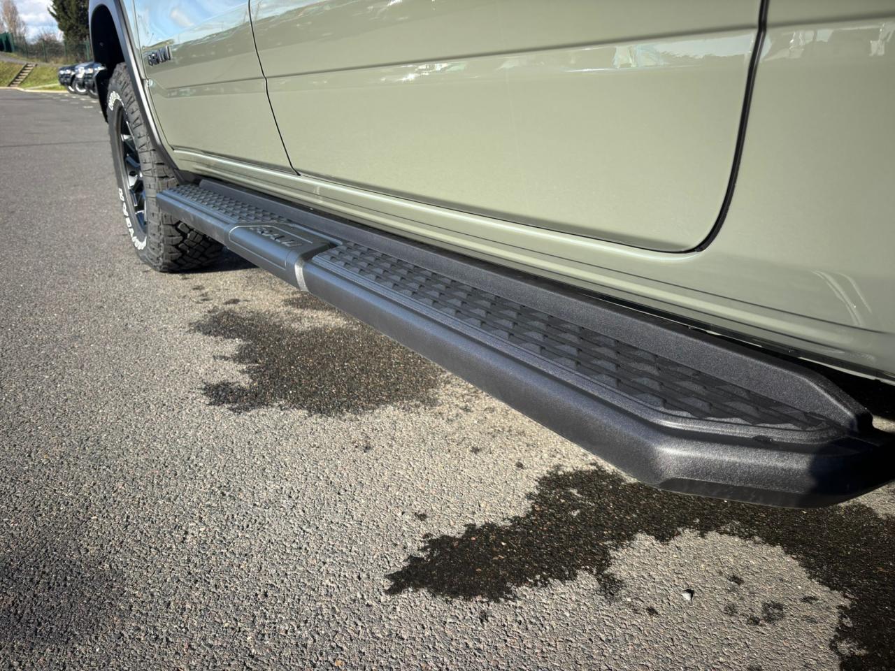 DODGE RAM 1500 CREW CAB REBEL AIR HAYON MULTI