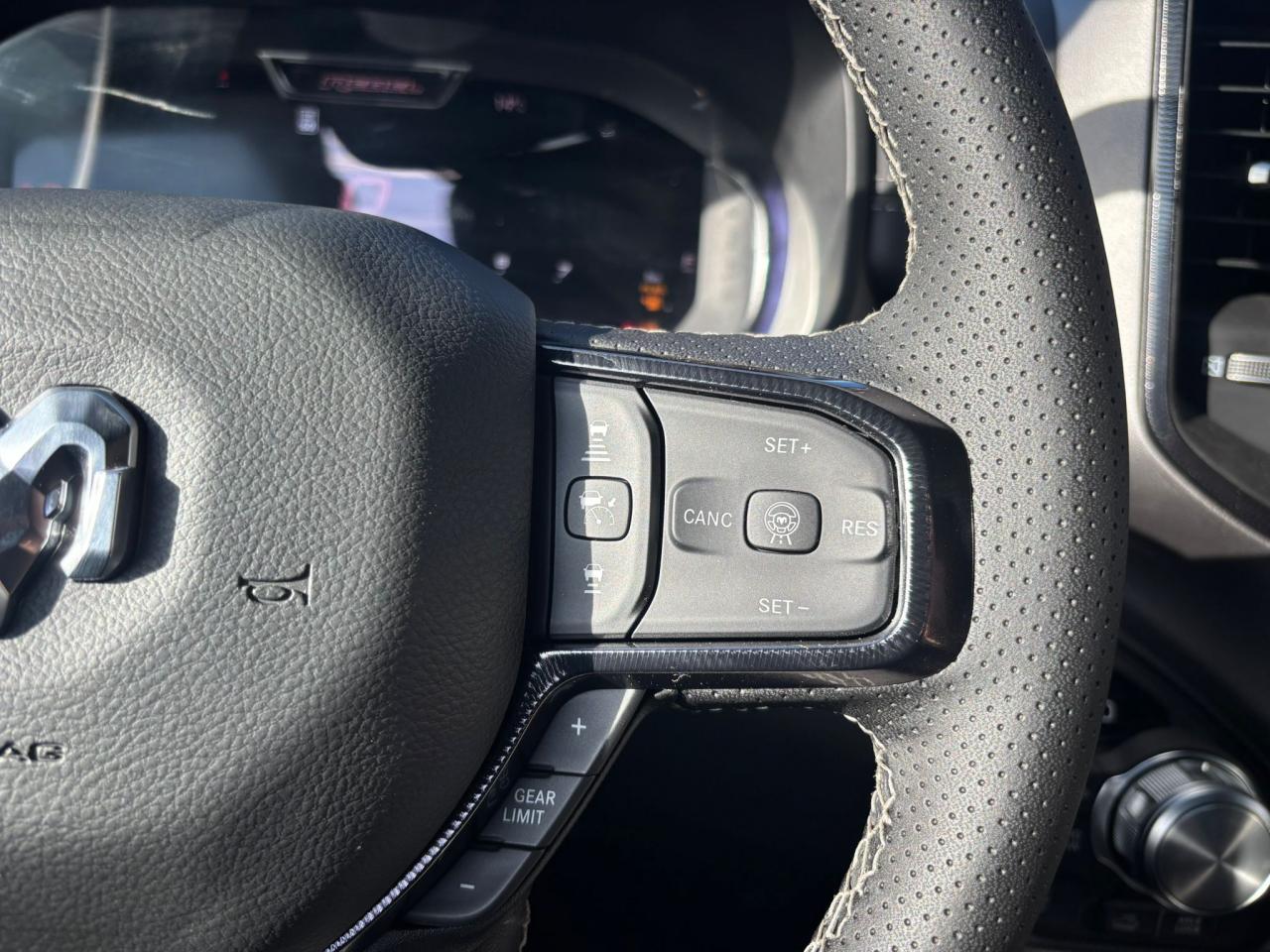 DODGE RAM 1500 CREW CAB REBEL AIR HAYON MULTI