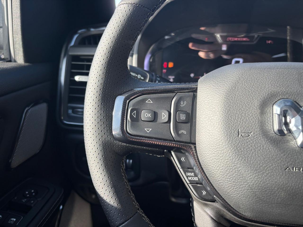 DODGE RAM 1500 CREW CAB REBEL AIR HAYON MULTI