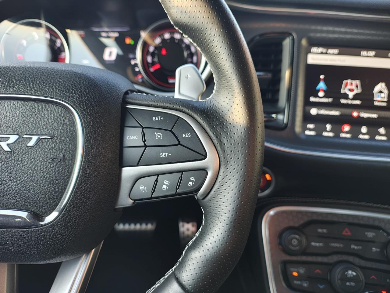 DODGE CHALLENGER SRT 392